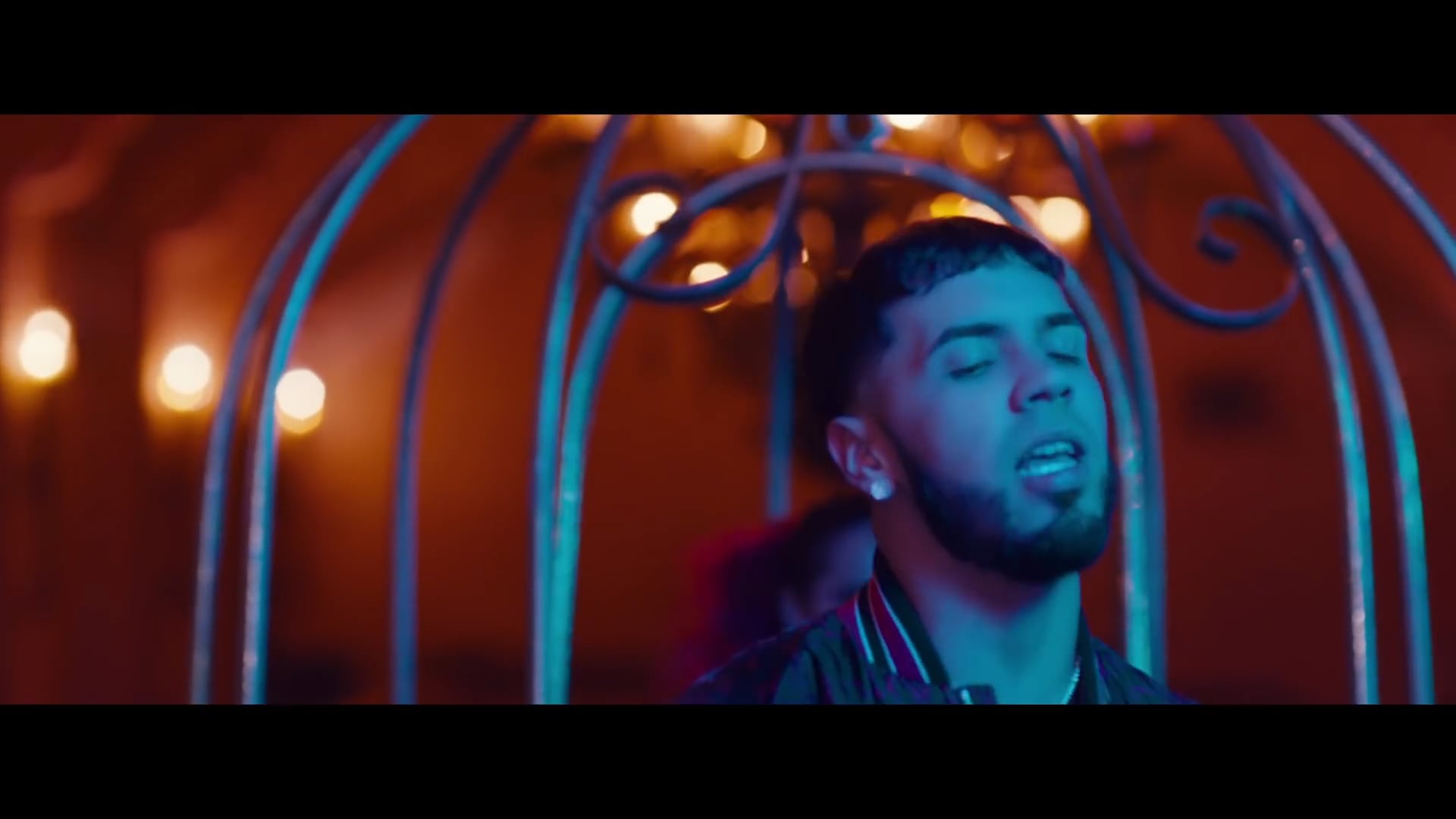 Anuel AA feat. Zion - Hipócrita (Video Oficial) on Vimeo