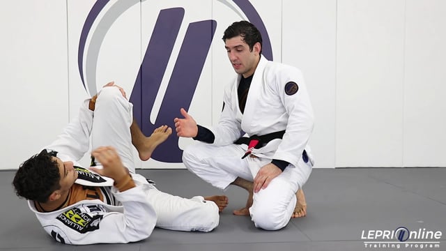 Knee Cut Pass Attempt to Loop Choke when Opponent Defends