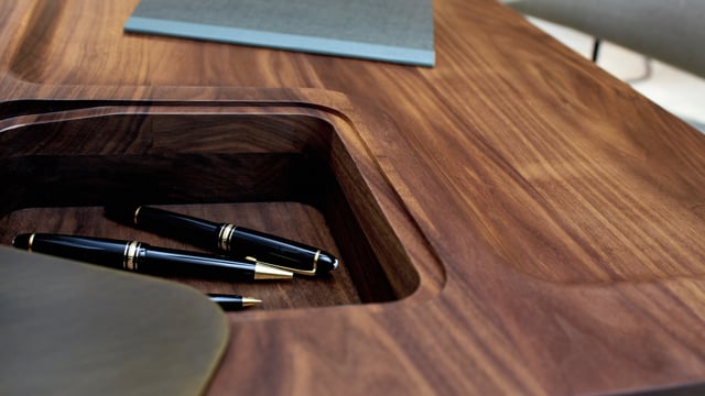 [more] LAX desk