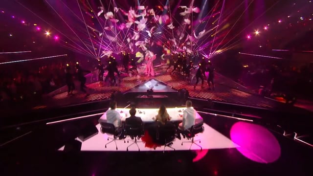 Stage visuals for Ellie Goulding performing "Close to me" the X-Factor uk final in 2018.