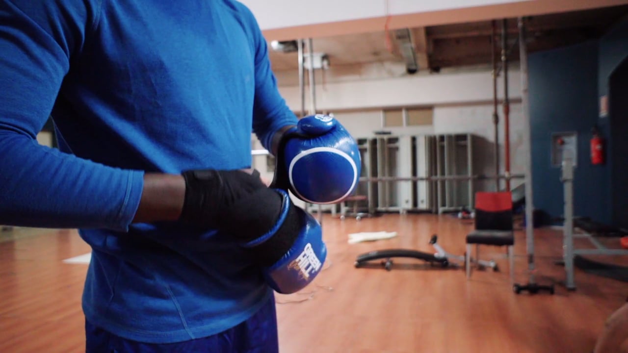 Boxing Bet, a video by Giovanna Ceno & Matteo Bontempi