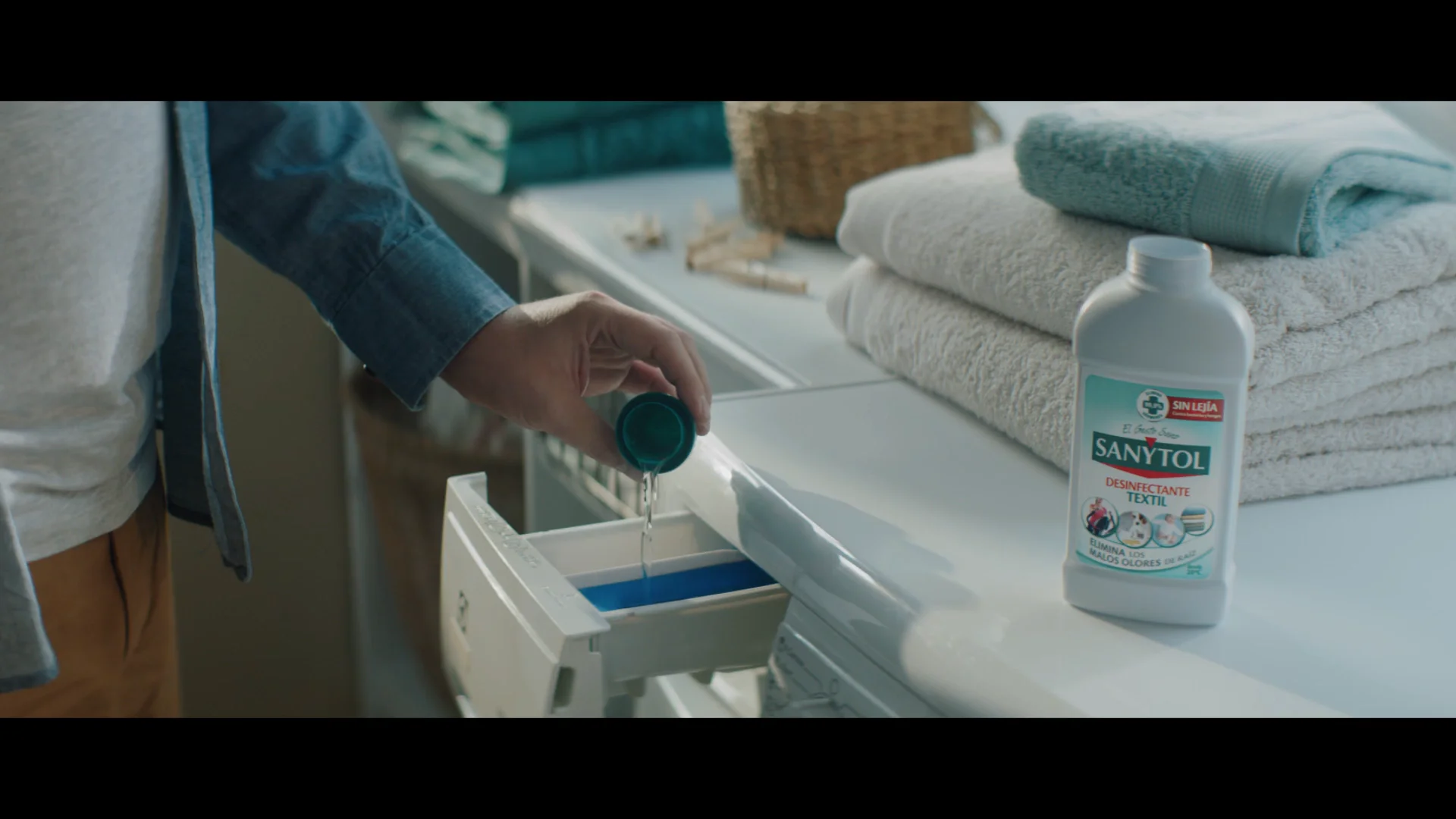 SANYTOL Desinfectante textil on Vimeo