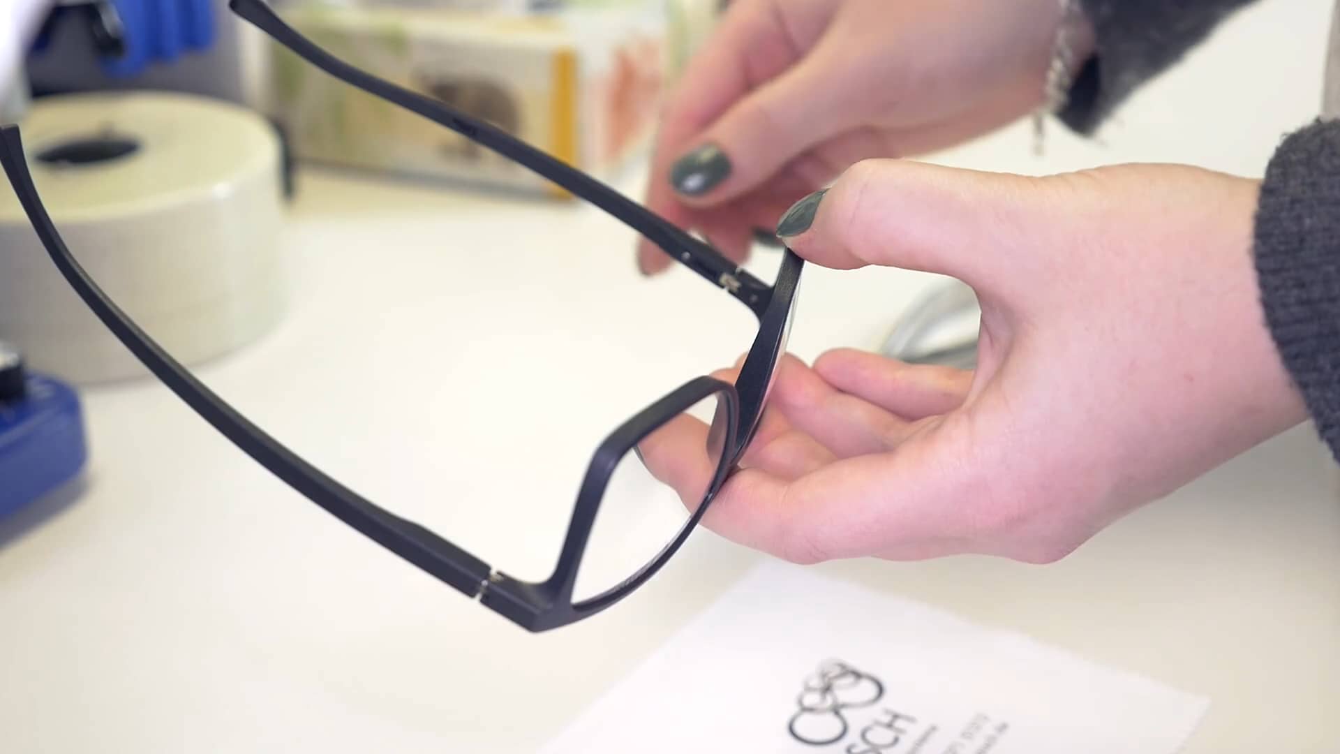 Film über eine Brillenproduktion bei Optik Maisch Tübingen on Vimeo