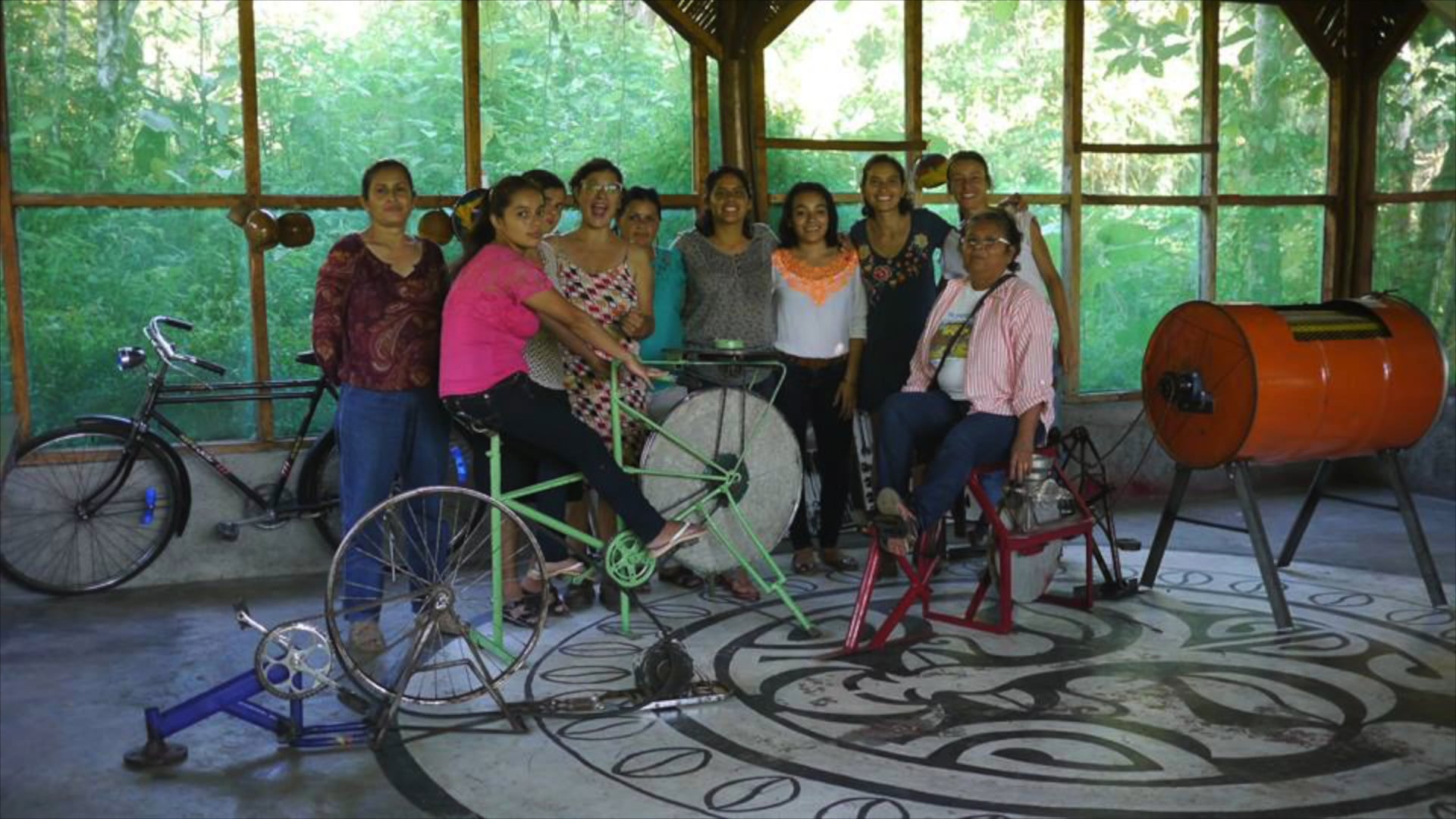 Mujer al Pedal
