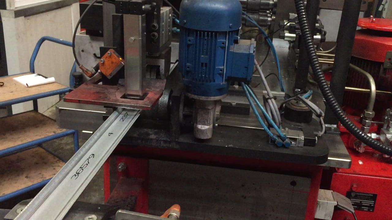 Unieke code  printen op metalen spanten