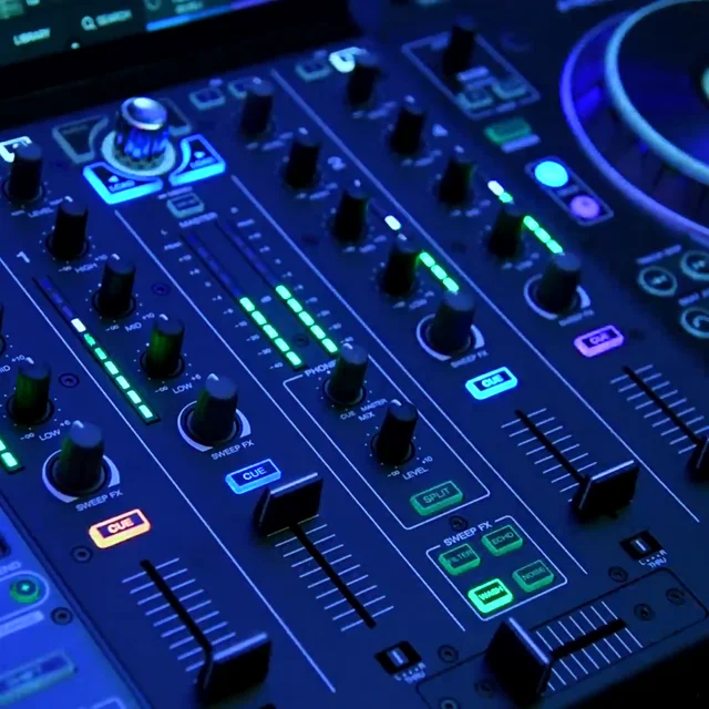 Denon DJ Prime 4 Standalone DJ System, White at Gear4music