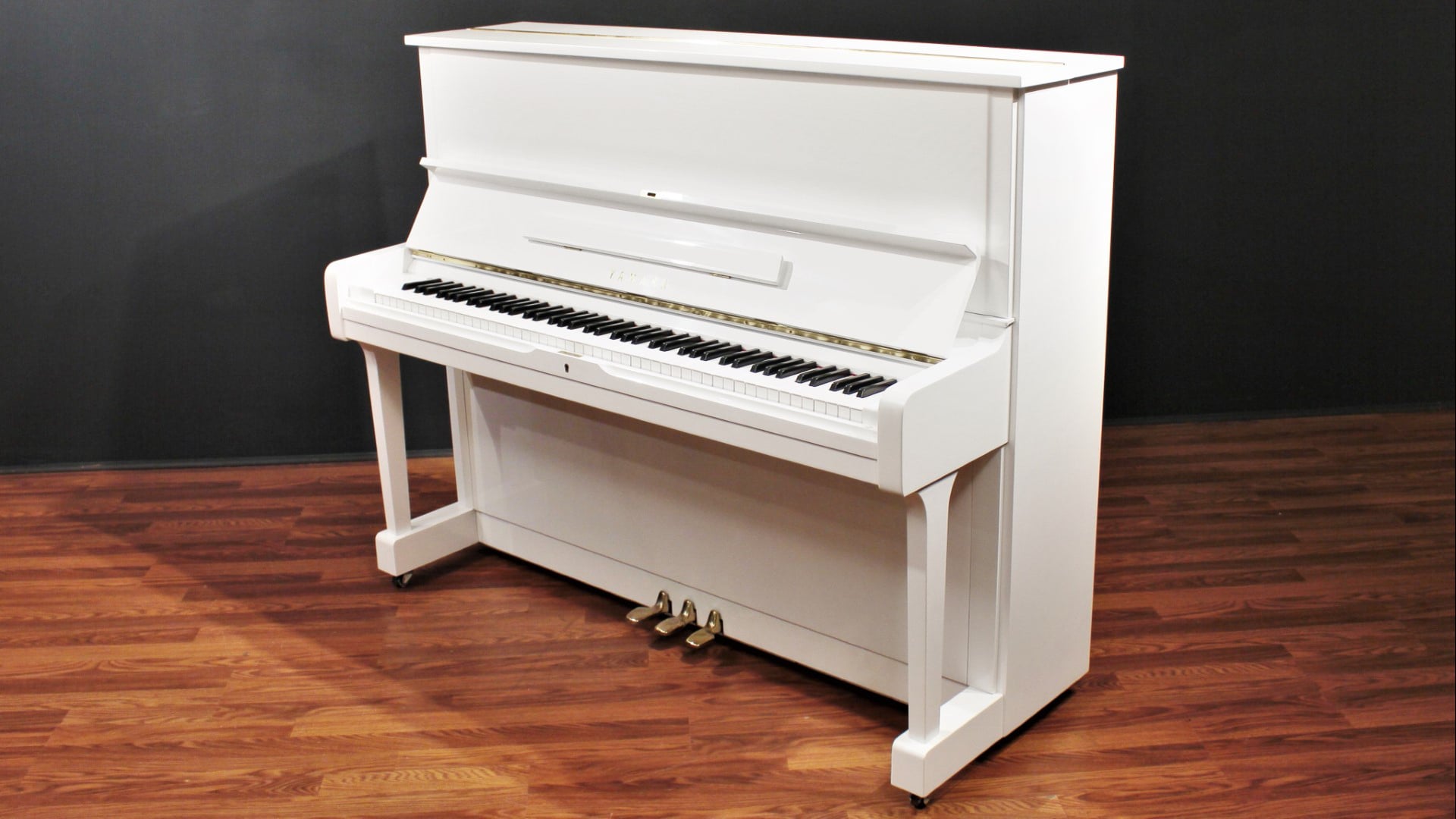 Yamaha U1 48'' Studio Upright Piano Polished White