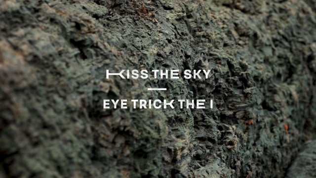 A feast for the eye, this essay on trompe-l’oeil, deception, privileges, seductions and false freedoms. The façade of public life hides the private lives of individuals and hidden agendas. We develop new skills to test our happiness in the non-stop flow of images and information. How to live in the post-privacy age?