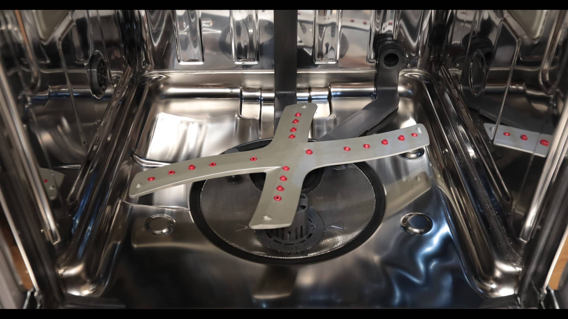 GE Cafe White Dishwasher 2018 CDT836P4MW2 BROLL 4K on Vimeo