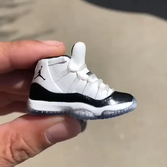 Jordan 11 concord keychain best sale