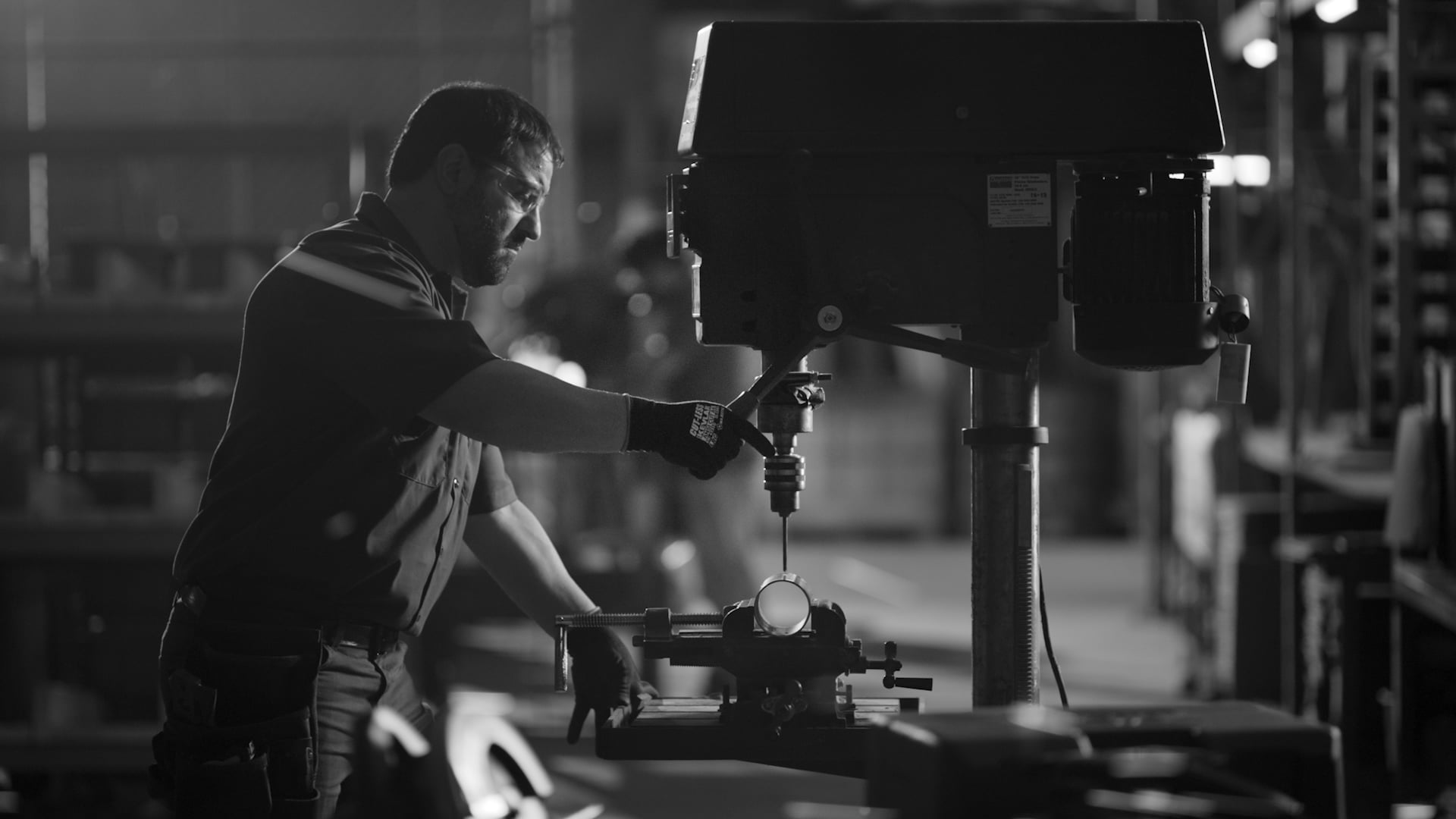 DuPont | "Kevlar: What Do Your Hands Carry?"