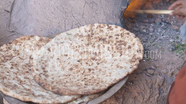 Woman Turns Flatbread In Oven And Pulls Out 2