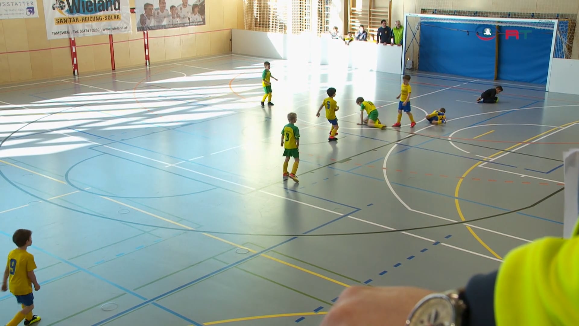 fussball-nachwuchskicker-beim-fussball-hallenturnier-in-tamsweg