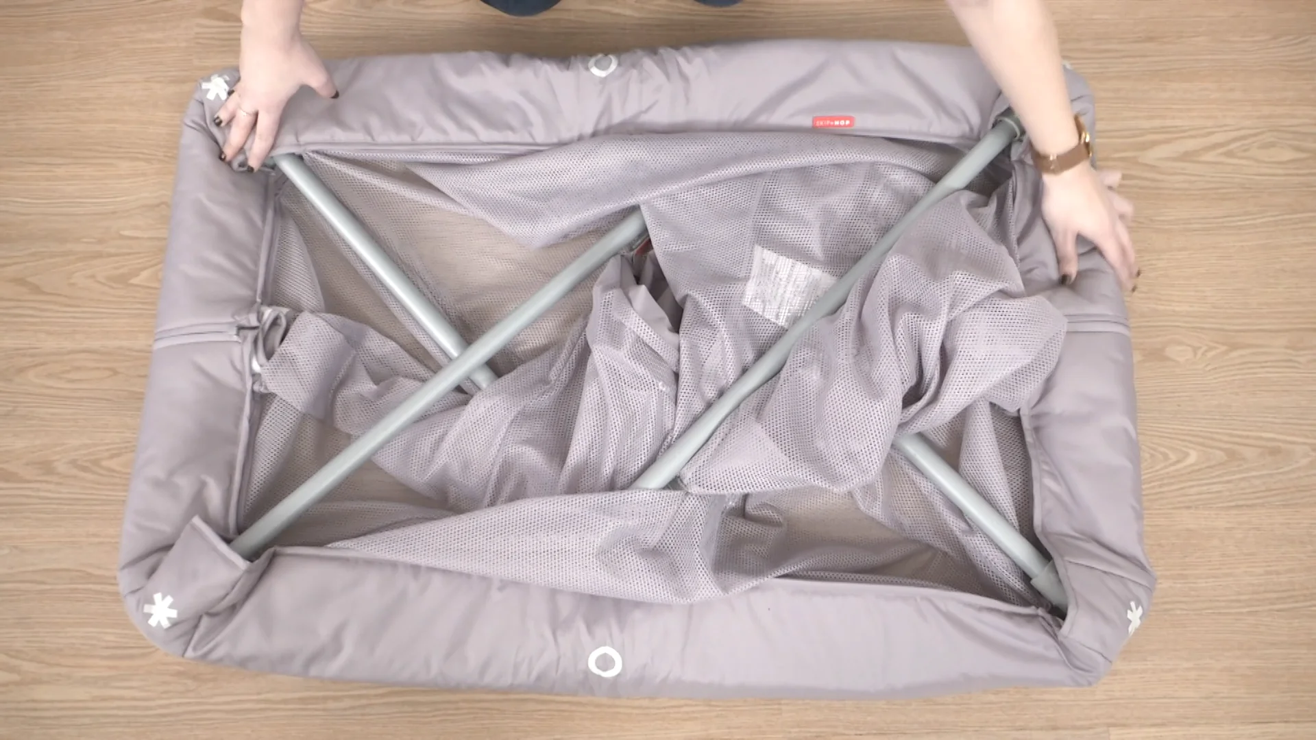 Skip hop store expandable travel crib