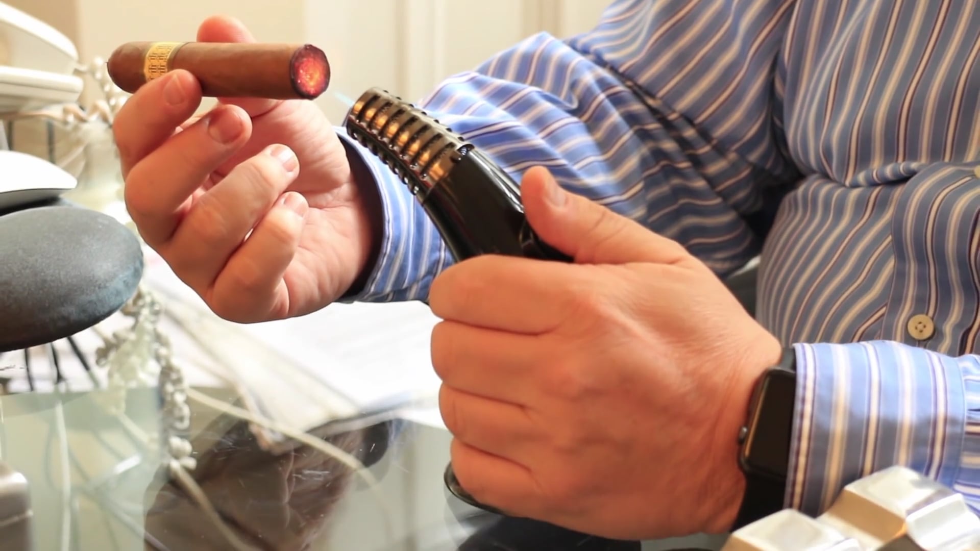 sautter-video-reviews-issue-62-laurence-davis-smokes-trinidad-vigia