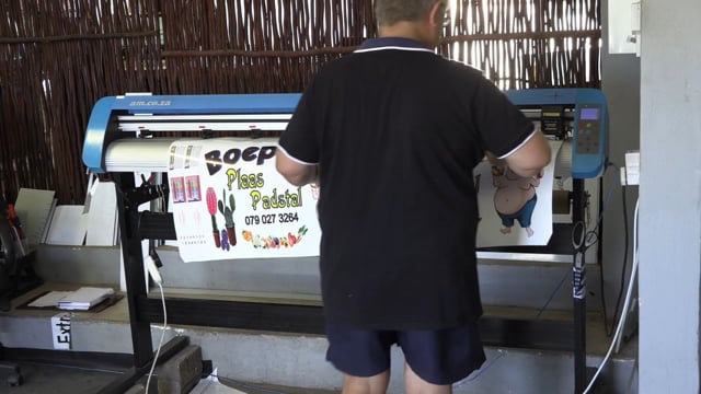 Maker Video: Correx Board Sign With Eyelids by Vinyl Printed on FastCOLOUR Large Format Printer For Outdoor Signage