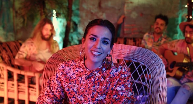 Solo si es contigo — Bombai feat. Bebe