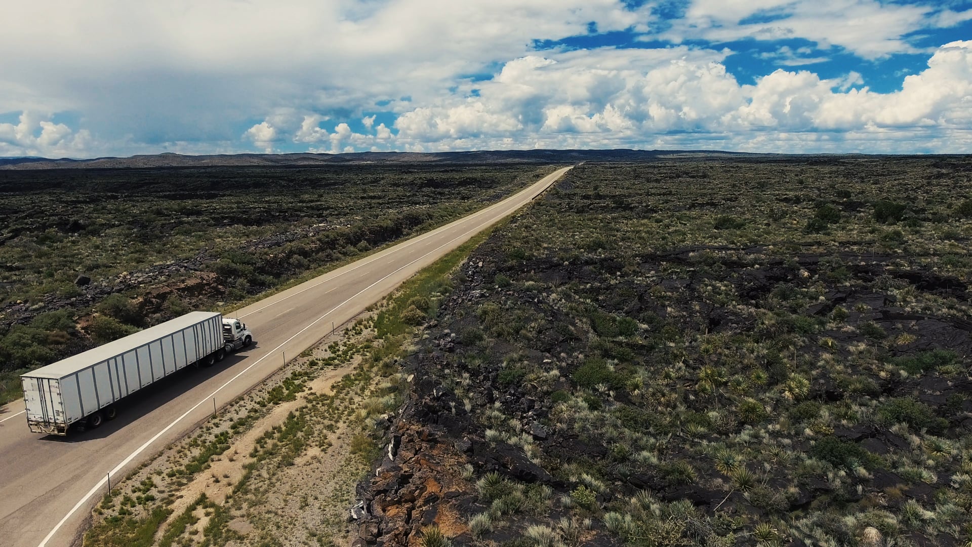 18 WHEELER NEW MEXICO HIGHWAY (STOCK FOOTAGE)