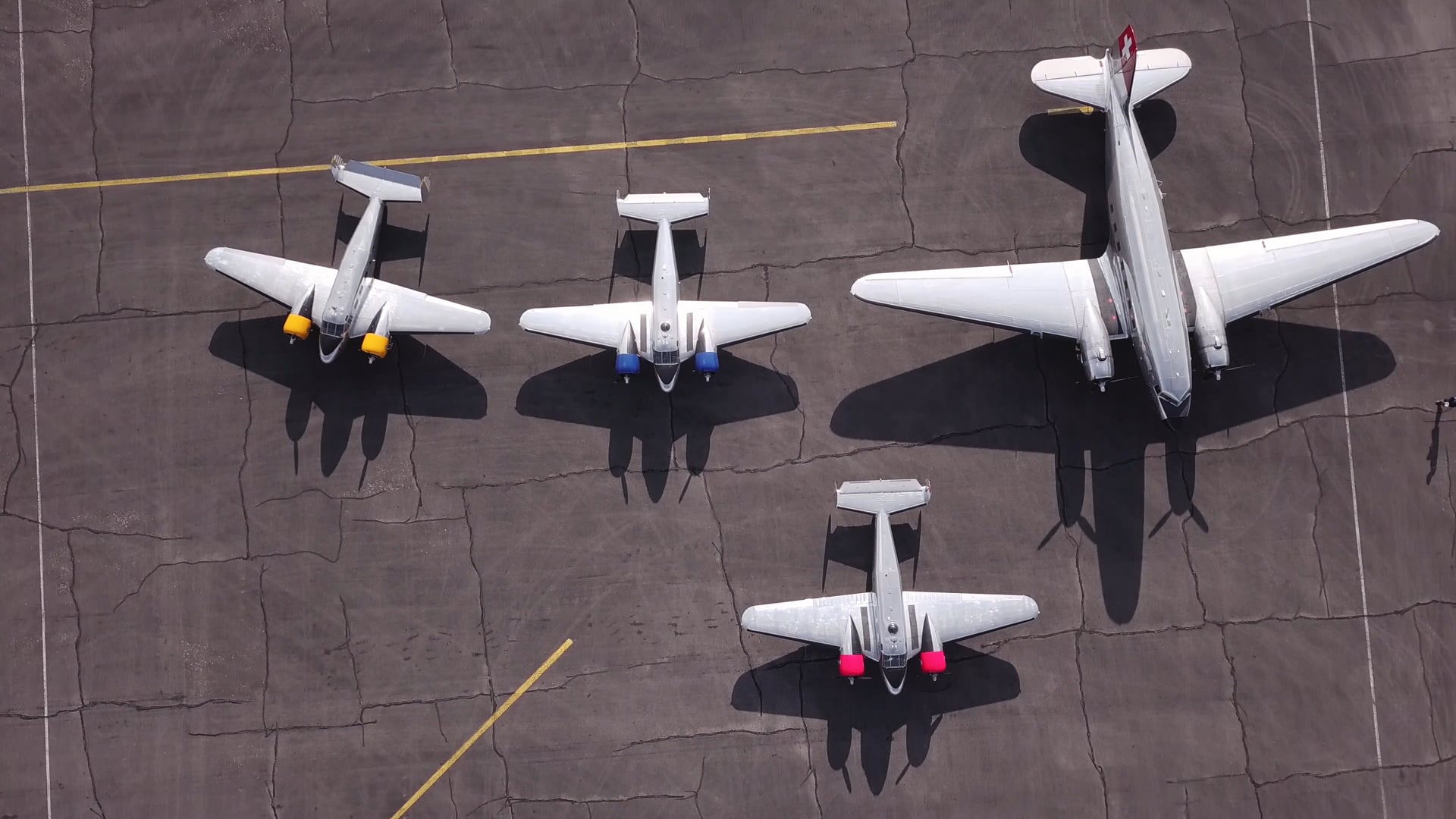 Flight Training with a Douglas DC-3 + three Beech-18's (Classic Formation)