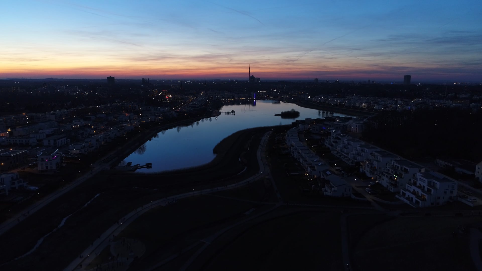 Der Phoenixsee nach Sonnenuntergang