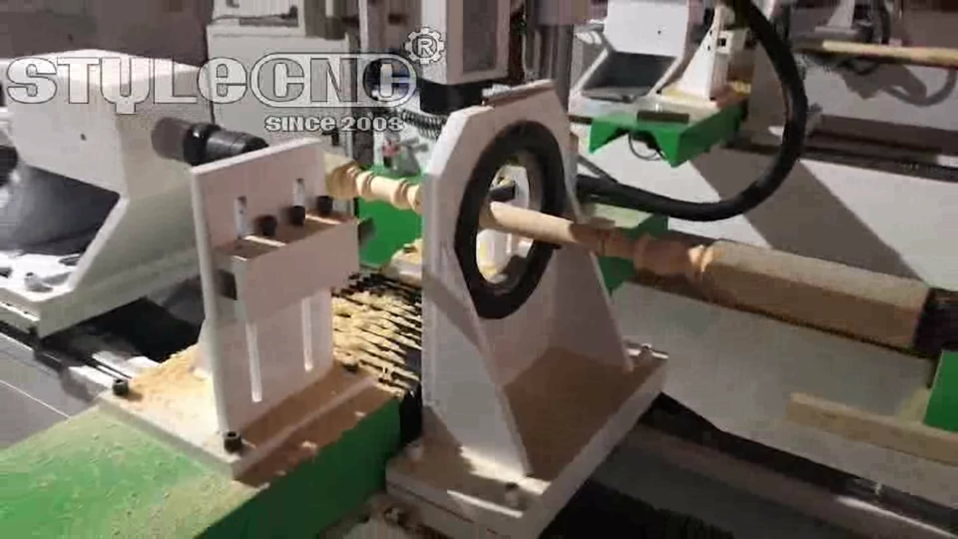 4 axis CNC wood turning lathe machine