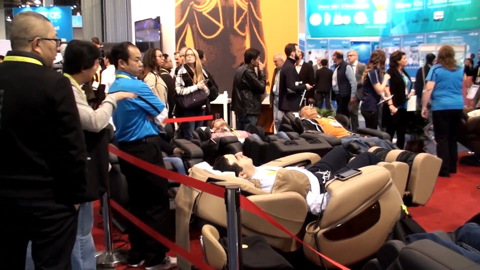 DR. OZ ENJOYED LURACO MASSAGE CHAIR AT CES 2017. LURACO MASSAGE CHAIR RECEIVED BEST OF CES AWARD IN HEALTH AND FITNESS