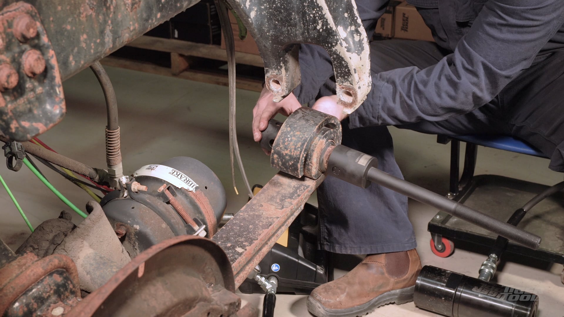 Video of Tiger Tool Freightliner Airliner/Peterbilt Low Air Leaf Pin and Bushing Adapter