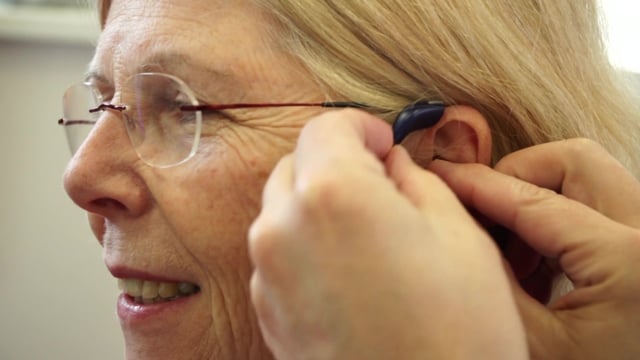 Schwerhörigkeit, Hörhilfen – und was zahlt die Krankenkasse?