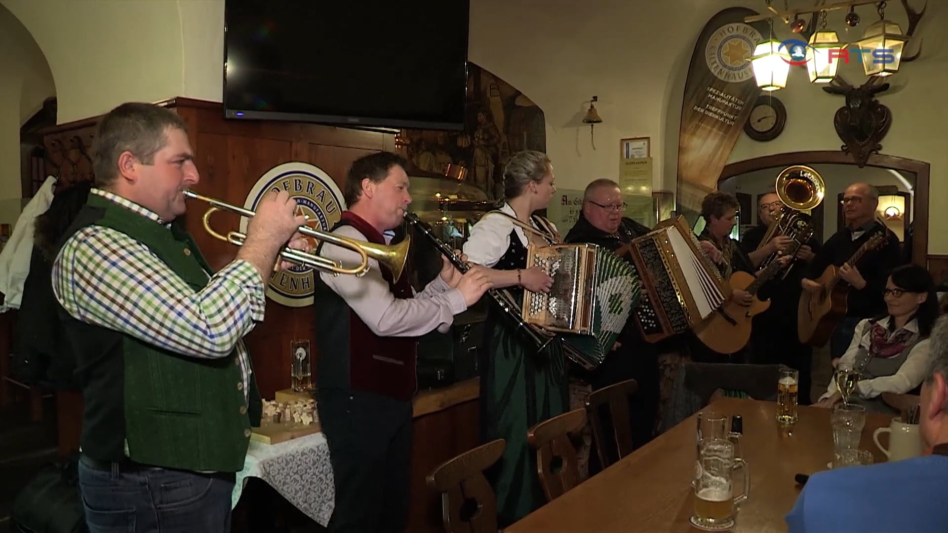 saenger-und-musikantenstammtisch-im-hofbraeu-kaltenhausen