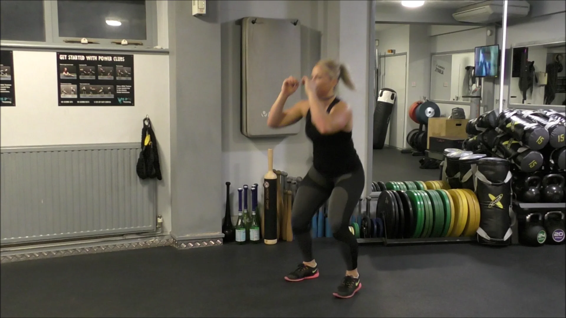 259 - Squat to oblique knee lift - Female on Vimeo