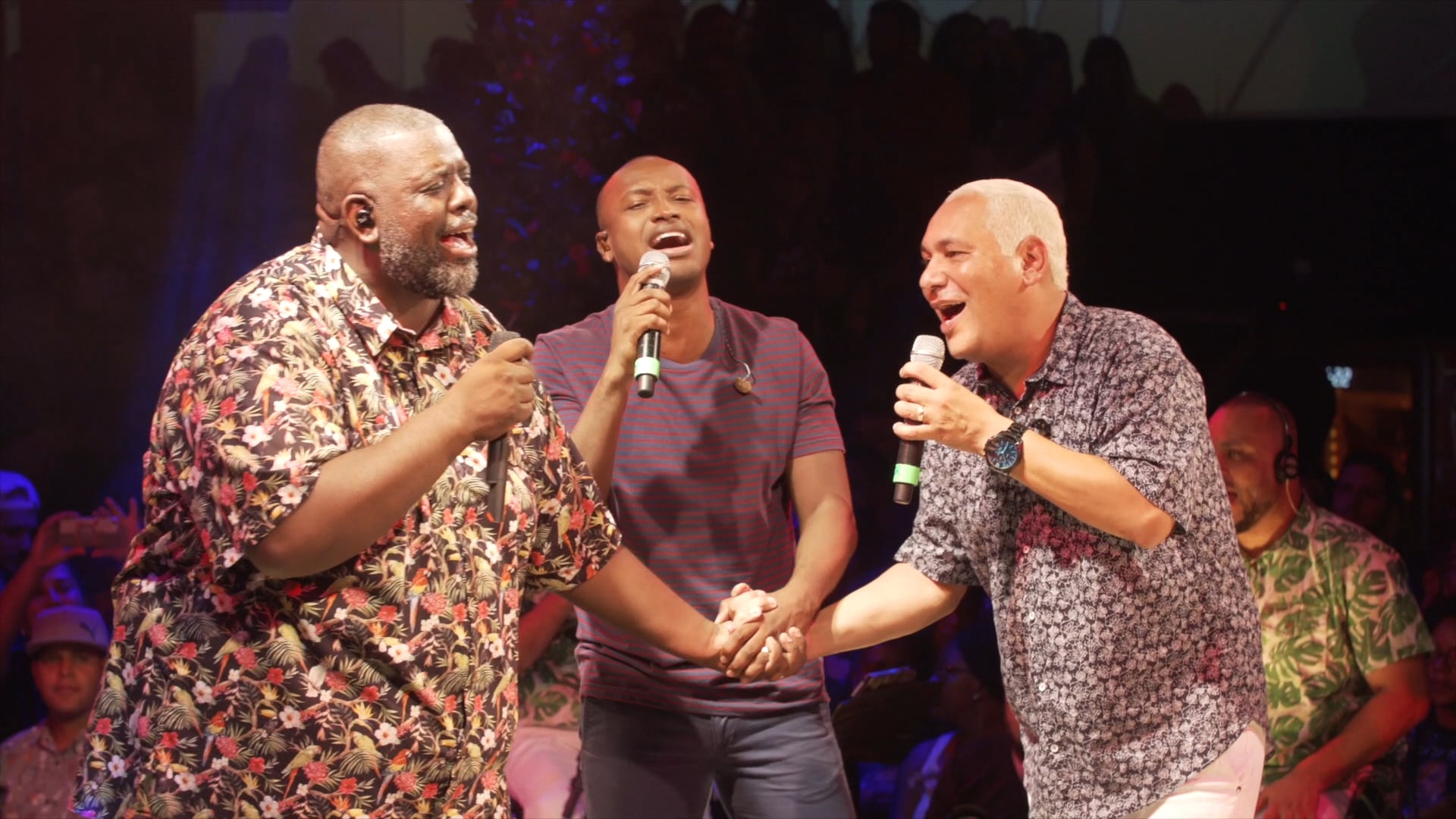 Péricles feat. Thiaguinho e Chrigor -  DE GRAÇA E DE GLORIA