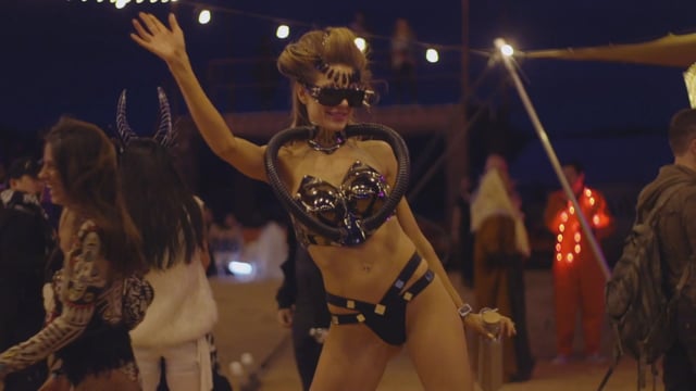 WhoMadeWho: Through the Walls