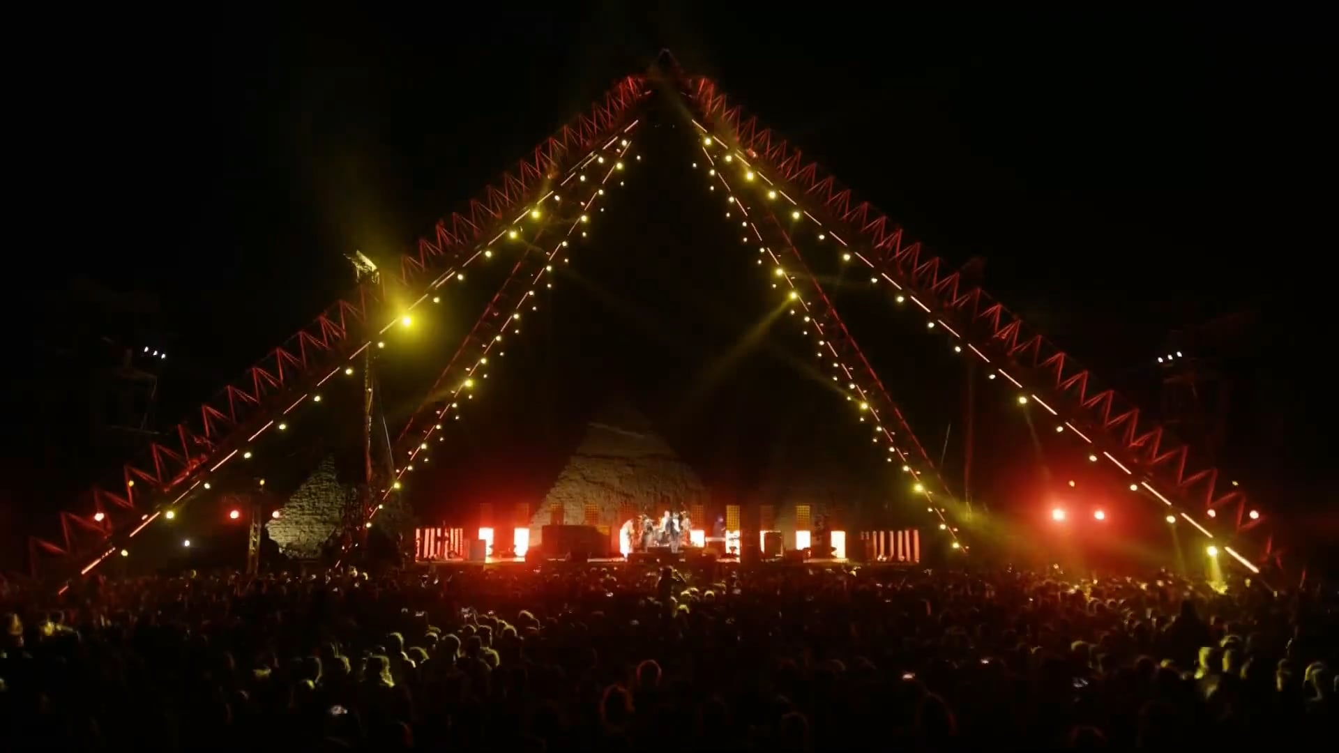 Red Hot Chili Peppers – Live At The Pyramids [Giza, Egypt 15 March 