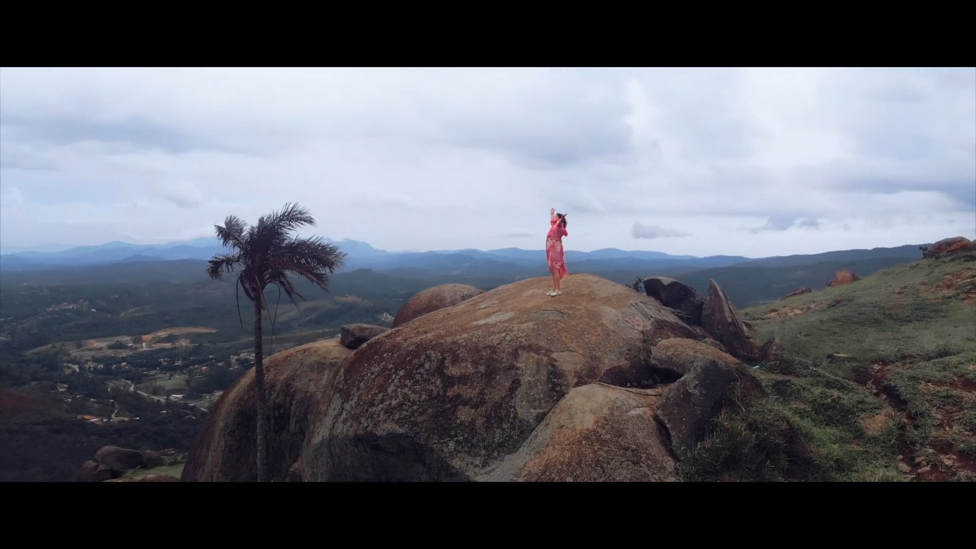 ROBERTA MIRANDA - TÔ NA MÃO DE DEUS - (CLIPE OFICIAL)