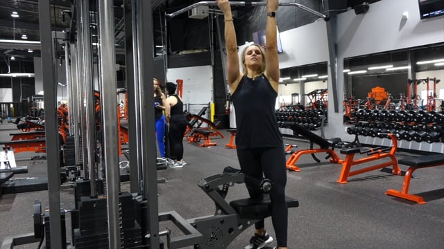 Close Grip Underhand Lat Pulldowns