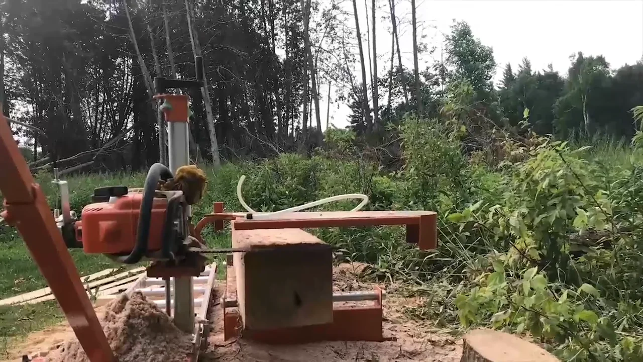 Sciez du bois de charpente avec votre scie à chaîne PortaMill PM14 de  Norwood 