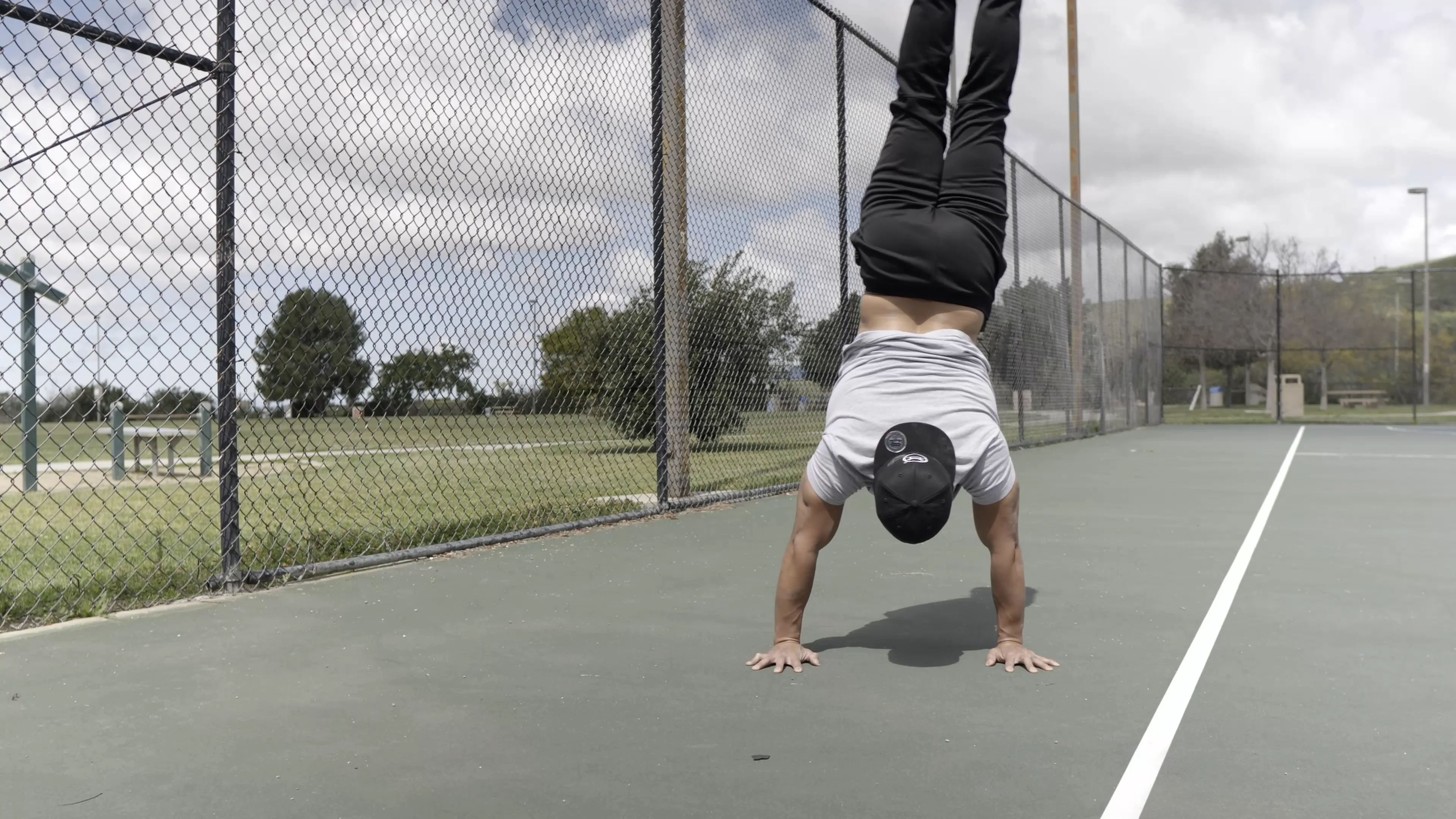 Freestanding Handstand Shoulder Taps - The Body Dojo