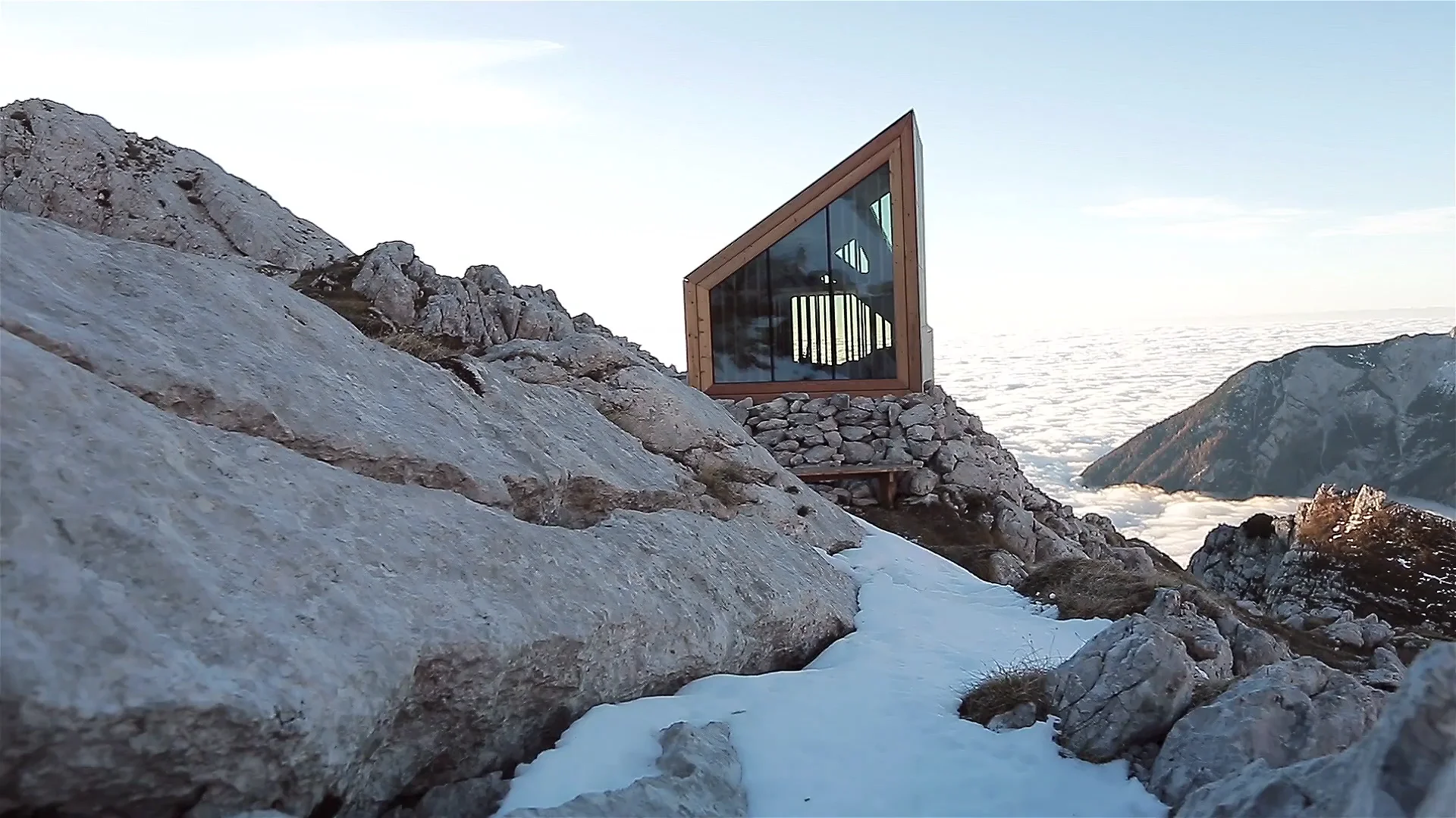 Alpine Shelter skuta