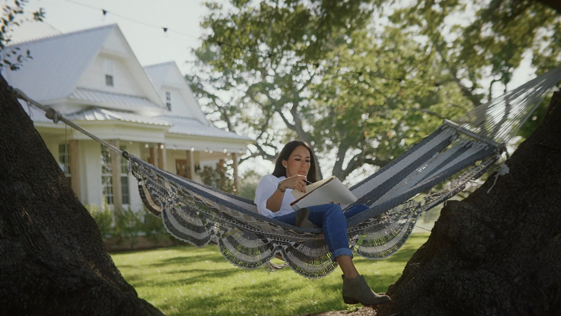 MAGNOLIA HOME BY JOANNA GAINES PAINT :30 COMMERCIAL