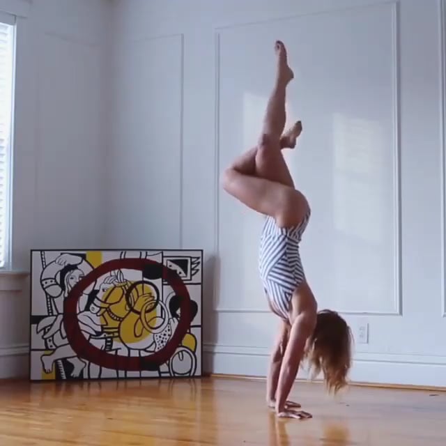 Handstand, Handstand Variation