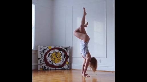 Handstand, Handstand Variation