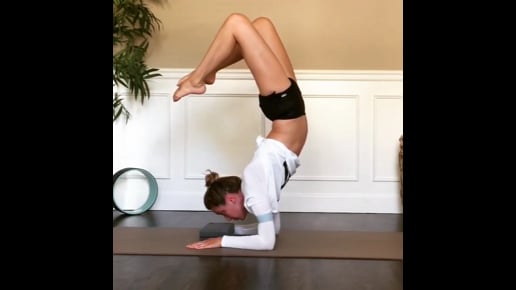 Handstand Split Variation, Scorpion