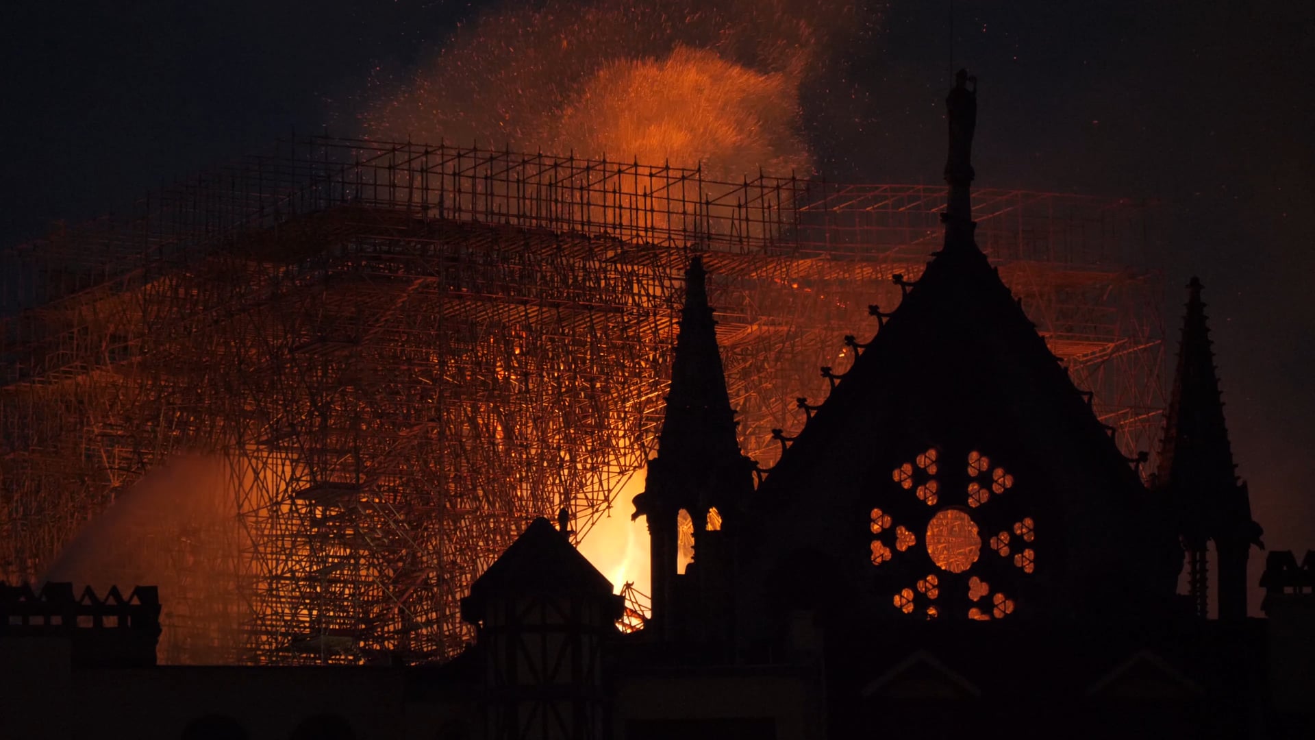 L'incendie à la Cathédrale Notre Dame de Paris 4K