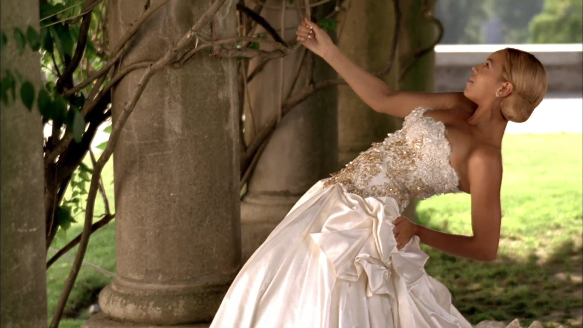 Beyonce best thing i never had wedding dress hotsell