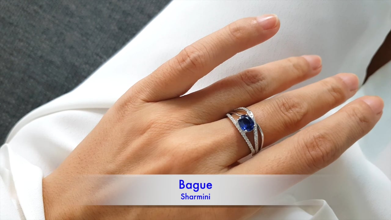 Bague En Or Blanc 18k Avec Un Magnifique Saphir De Ceylon Et Diamants – Taille 53