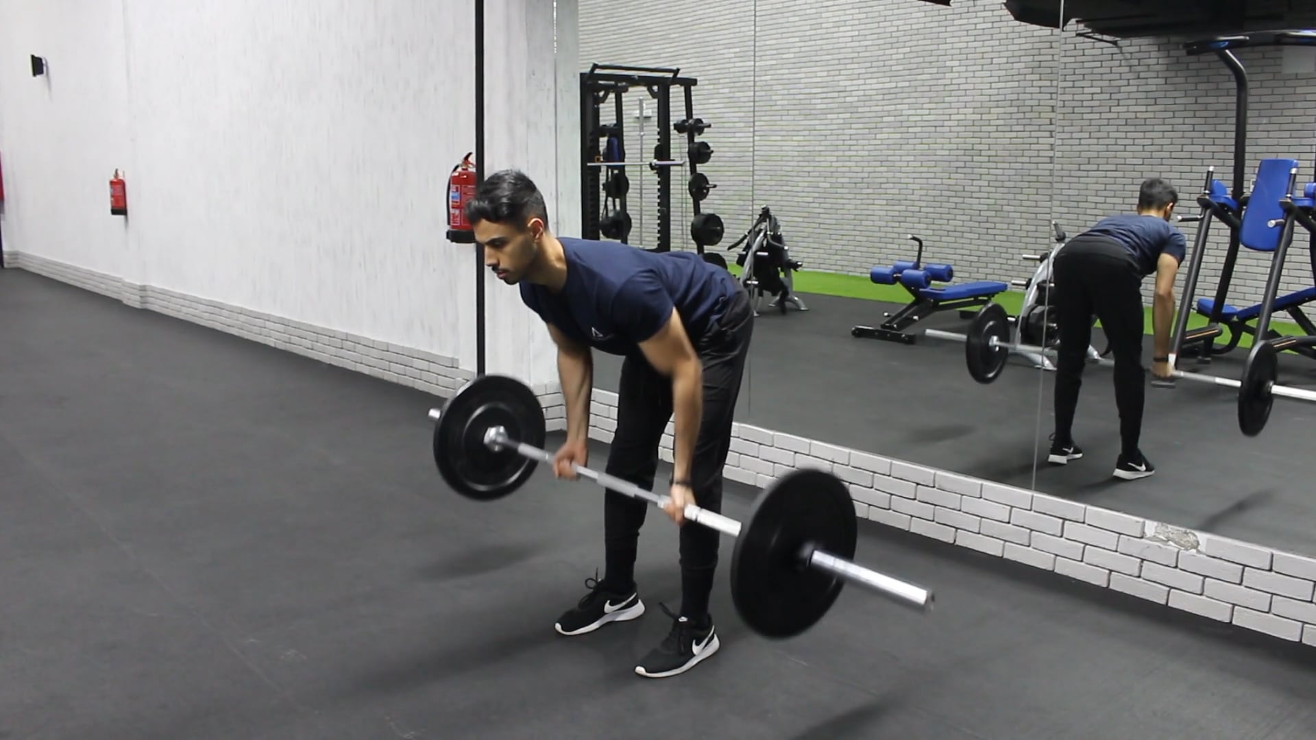 Underhand Barbell Row on Vimeo