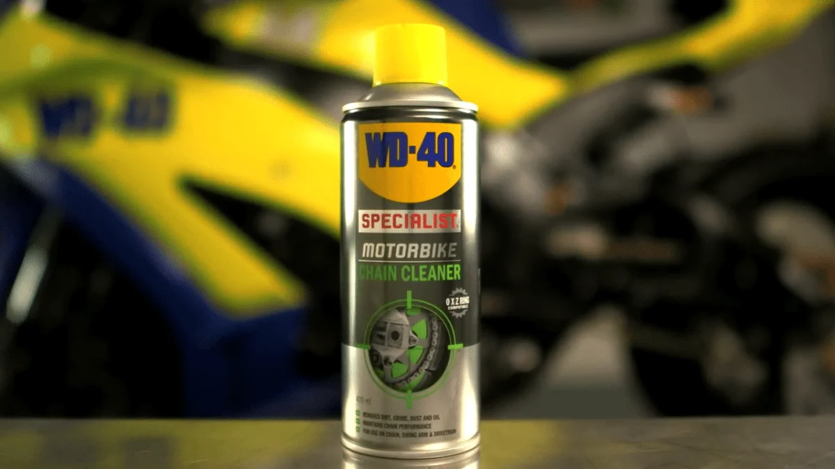 WD-40 Specialist Moto Cire et Polish Aérosol Extrême brillance et longue durée Contient de la cire de Carnauba et de la cire d'abeilles Ne laisse pas de trace 400 ML & Specialist