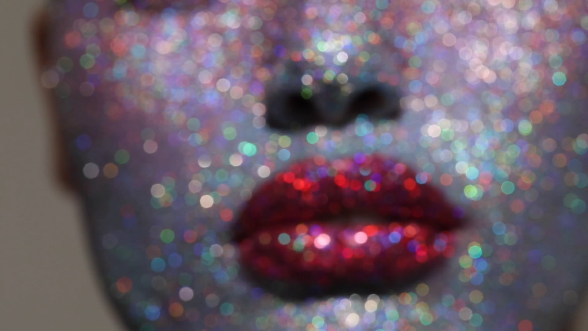 staz-lindes-full-glitter-face-makeup-video-beauty-fashion-jamie-nelson