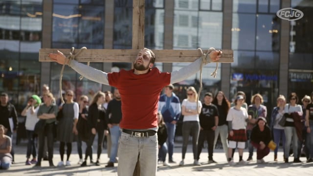 »Kreuzigt ihn!«  |  Oster-Outreach auf dem Sternplatz