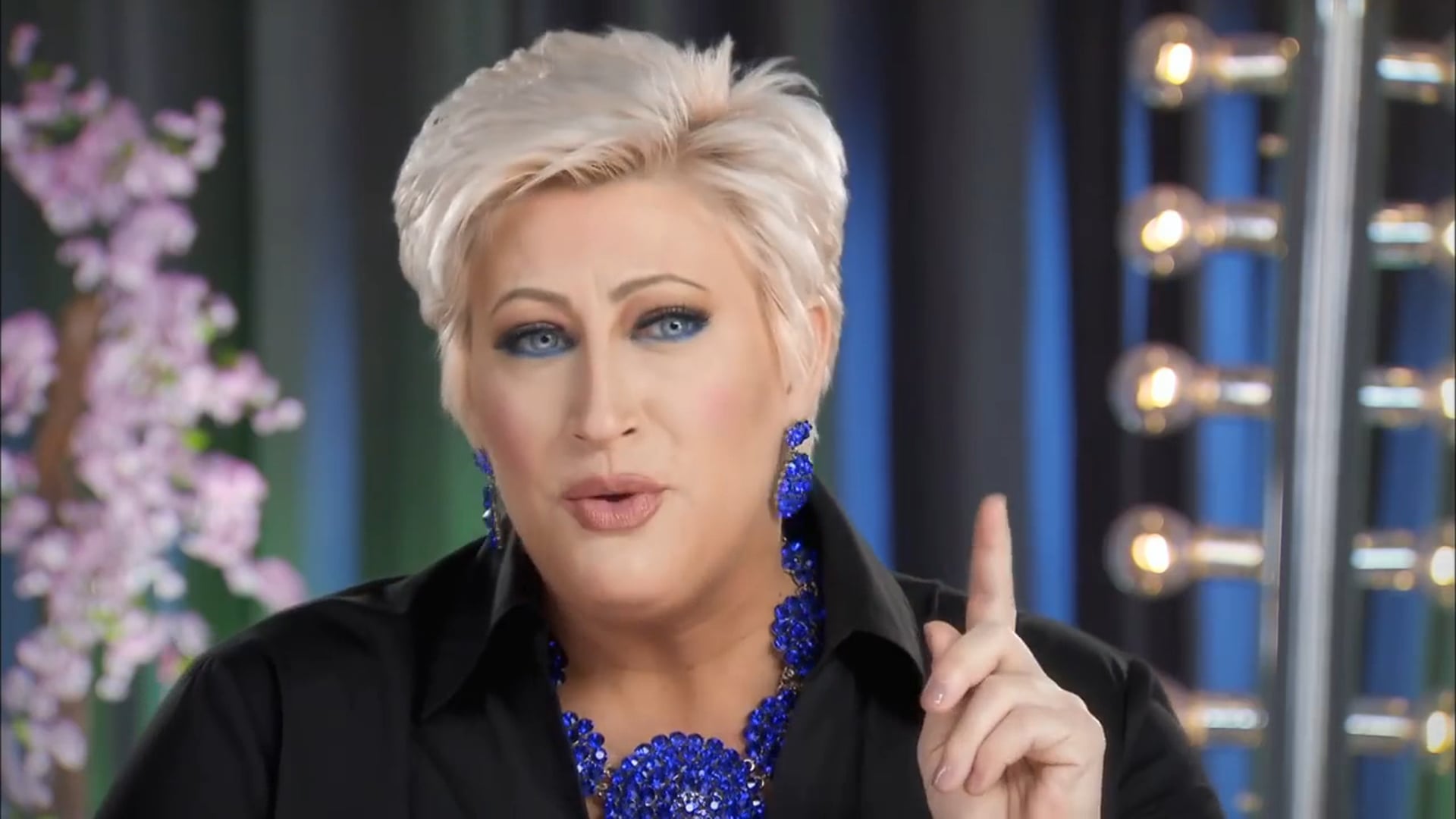 Kim of Queens Swimsuit and Mirrors (S1, E11)  Lifetime